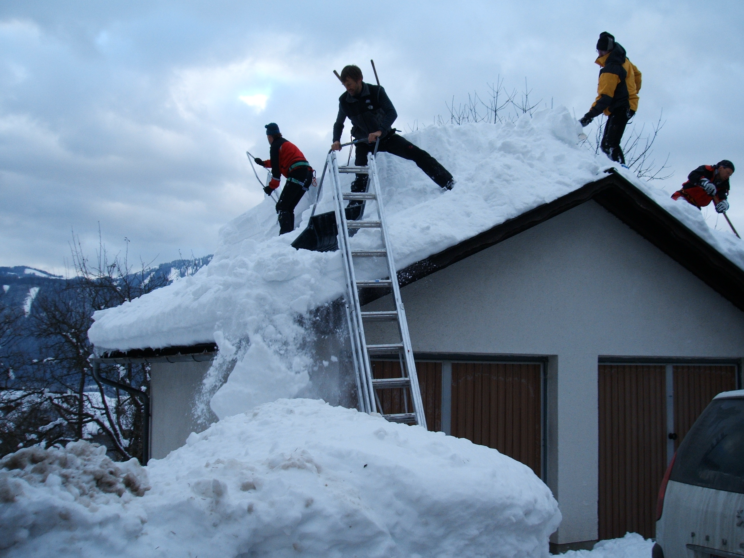 Dachlawinen und Schneedruck