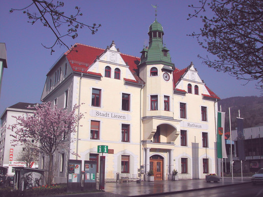 Rathausplatz 01